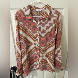 Brand new Women's Pink and White Patterned button up Top